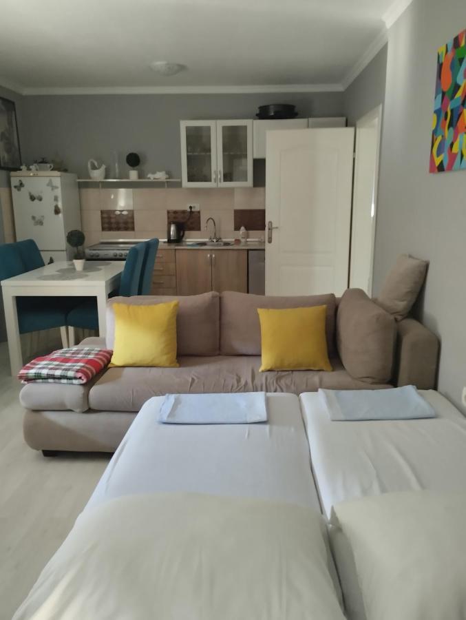 Apartman All Seasons Hotonj Ngoại thất bức ảnh