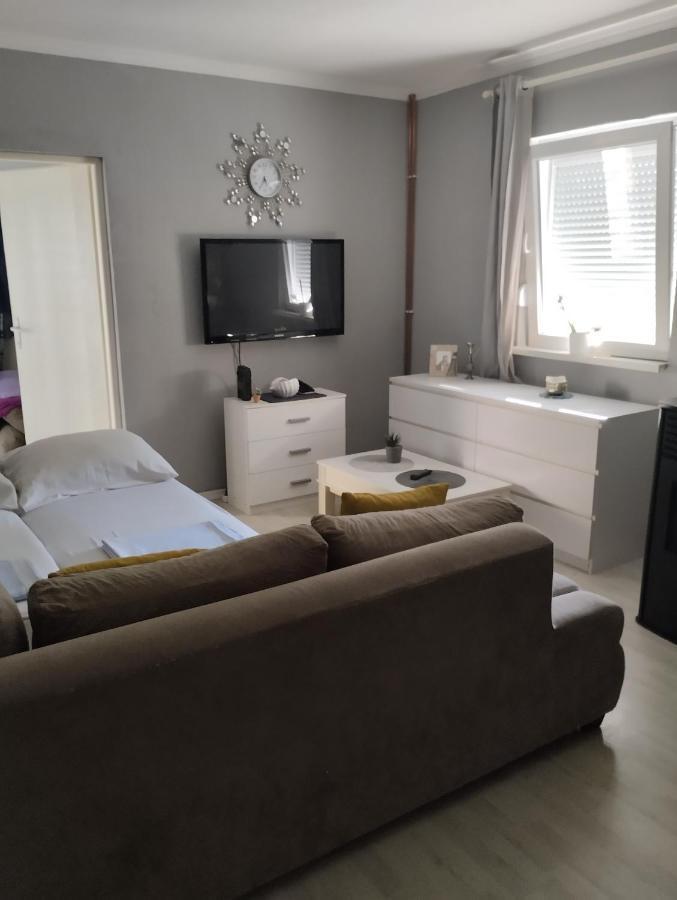 Apartman All Seasons Hotonj Ngoại thất bức ảnh